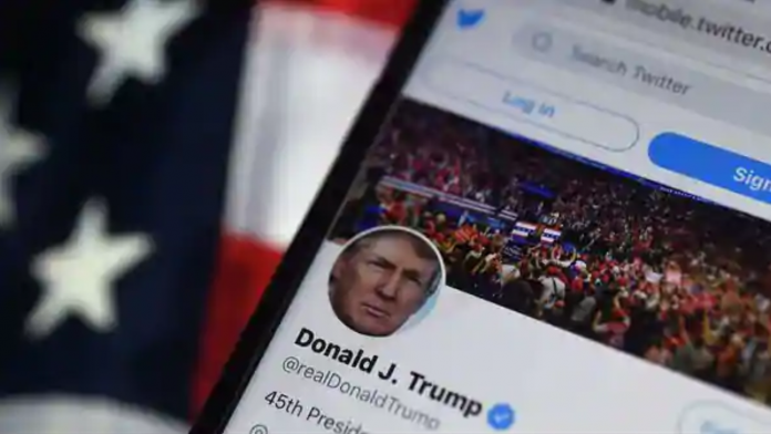 Trump Twitter Hesabı Askıya Alındı