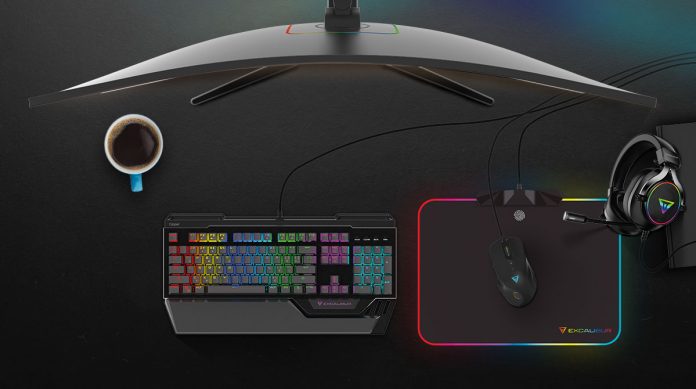 Excalibur oyuncu kulaklığı, mouse ve klavye gibi ürünlerden oluşan yeni aksesuarlarını tanıttı